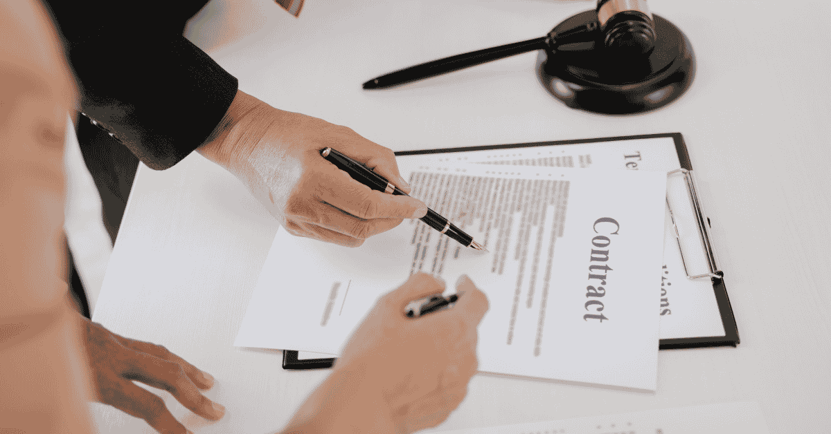 How Do I Pay For A Lawyer In A Personal Injury Case? 1 Signing contract papers with the attorney